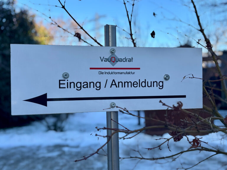 Schild Eingang / Anmeldung